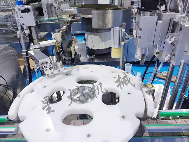 �ǻ���b���wһ�w�C(j��)չʾ